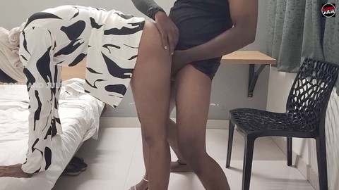 Silk Smita probt für ein Hardcore-Casting in Tamil mit Bad Boy Rome.