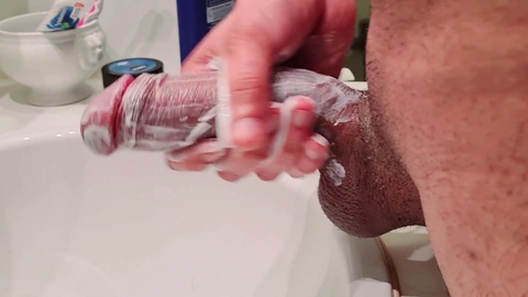 Séance intense de masturbation avec lotion et compilation éjaculation explosive
