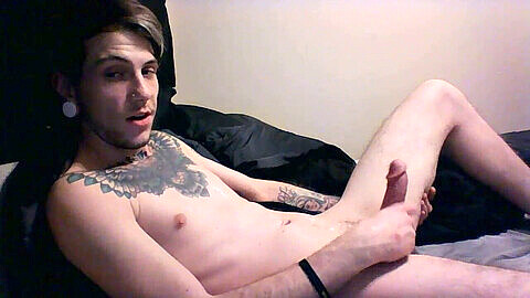 Inked guy has an amazing cumshot in solo session.