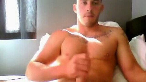 Buff soldier shows off his big muscles and jerks off in solo gay amateur clip