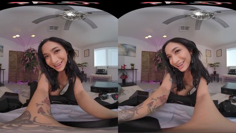 Experimenta el placer en realidad virtual mientras la seductora Avery Black te tranquiliza y satisface en un encuentro virtual húmedo