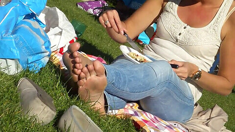 Park, candid soles in the park, arab candid feet