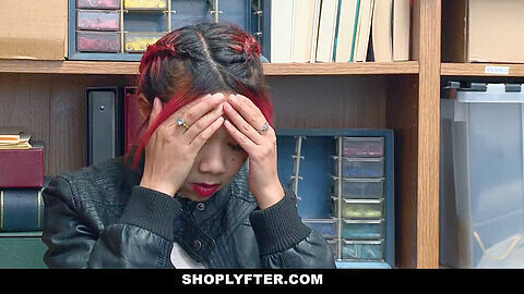 Shoplifter chinese, mom daughter threesome, diebin erwischt