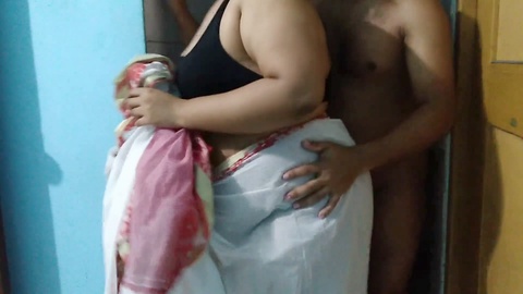 Stiefsohn fickt indische MILF-Mutter mit riesigem Hintern und Titten in der Küche