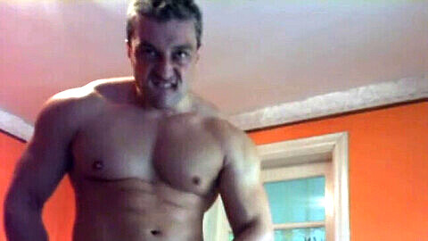 Eastern European bodybuilder shoots two loads on webcam