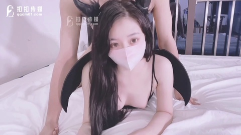 Bella cameriera adolescente asiatica viene riempita e raggiunge l'orgasmo con un grosso cazzo - POV amatoriale