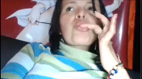 Superbe Latina éjacule sur webcam