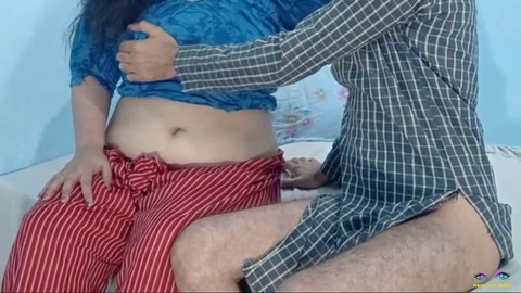 ¡La traviesa chica paquistaní desi disfruta de una intensa penetración anal en estilo perrito!
