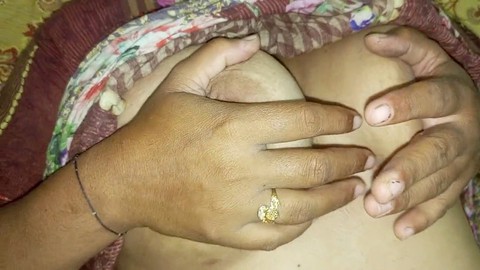 Die indische Dorfbhabhi erkundet tabuisierten Sex in wilden Webserien-Abenteuern
