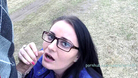 Outdoor blowjob, hd porn, brown-haired