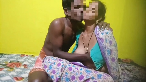 Incontro erotico di una casalinga indiana nella parte 2