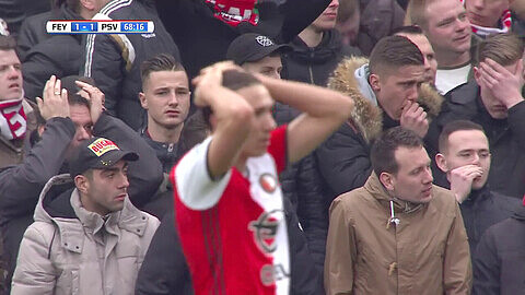 Feyenoord domina al PSV en el partido de fútbol con el error crítico de Zoet