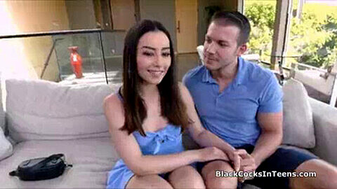 Aria Lee, la novia pawg medio asiática, disfruta de un BBC mientras su novio lo mira