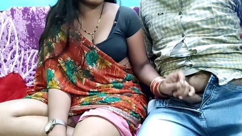 Giovani donne indiane in saree si lasciano andare a un'affare fuori controllo a Mumbai - ashu