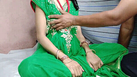 Student benutzt schmutziges Hindi, um die heiße Inderin Anita Bhabi mit kleinen Titten und Schwarzschwanzwahnsinn zu ficken
