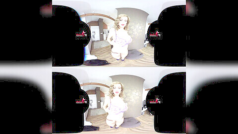 Experiencia VR con la curvilínea madre Carol Goldnerova luciendo pantimedias abiertas en la entrepierna