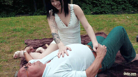 Grandfather and his teen girlfriend turn a romantic picnic into an unforgettable outdoor drilling session