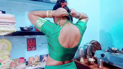 Diversión universitaria con una joven de 18 años en el coche con la sexy bhabhi india Apki Randi Diversión universitaria con una joven de 18 años en el coche con la sexy bhabhi india Apki Randi