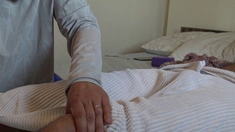 Granny in hijab from London gives relaxing massage and happy ending