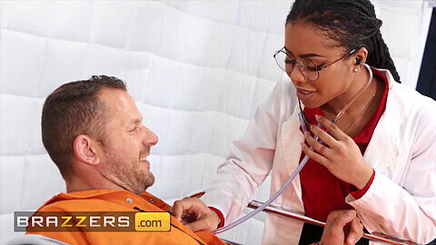 Gorgeous Kira Noir is a doctor who loves to fuck her patient in Brazzers scene