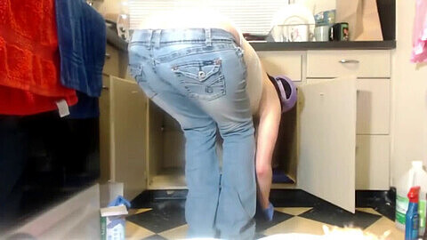 Cleaning the house buttcrack, cleaning buttcrack, butt crack sagging pants