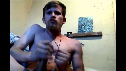 Masturbándome en la webcam para mi prometido - mostrando mi cuerpo musculoso y jugando con juguetes sexuales.