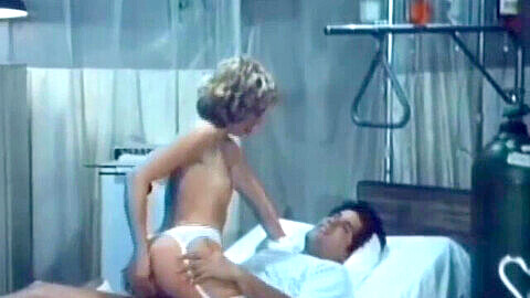 Porno classique de 1973 avec des infirmières velues vintage dans des scènes pornos hardcore