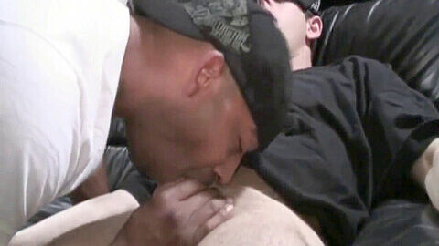 Interracial barebacking: Ebony thug gives hard fuck to his white queer buddy