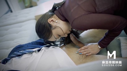 L'infirmière asiatique dans Night Shift Nurses EP1 offre une fellation de haut niveau et du sexe brutal