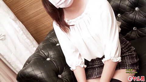 Chica japonesa recibe creampie durante una mamada