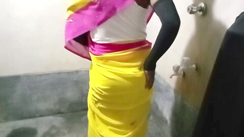 Mom indian saree, desi saree aunty, indian aunty
