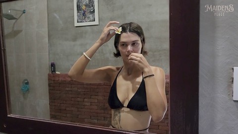 Coppia amatoriale fa sesso in bagno per una sessione fatta in casa bollente