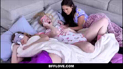Lesbian family, lesbian sleep over, lesbianas durmiendo