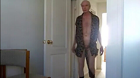 Papà canadese di 68 anni esplora il suo lato selvaggio in webcam!