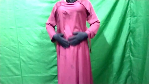 Eine atemberaubende Bhabhi in einem indischen Saree bekommt während einer analen Invasion einen Doggy-Style-Splooge-Pie