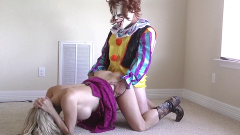 Amateur couple, pennywise, model