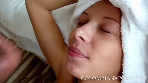 Kolumbianische Amateur-Mädchen bekommen in dieser Zusammenstellung heiße Ladungen Sperma ins Gesicht - volle Videos verfügbar!