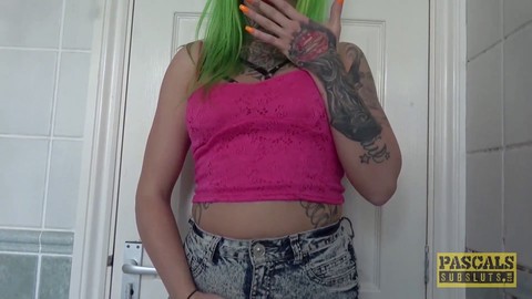 Phoenix Madina, subslut británico tatuado, es disciplinado con sexo anal duro
